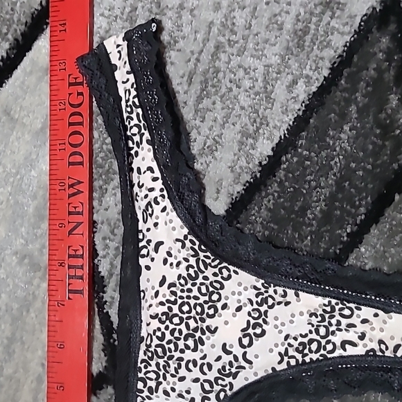 Victoria Secret 2012 LOW-RISE LACE TRIM LEOPARD & BLACK THONGS BUNDLE - Picture 12 of 16